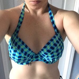 Swim top and bottoms